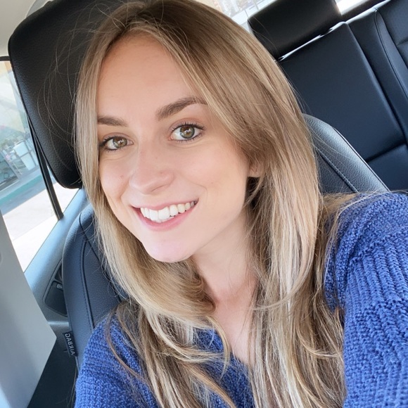 Meet your Posher, Alyssa - Picture 2 of 2